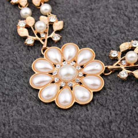 Pearl and Crystal Rhinestones Flower Bib Necklace