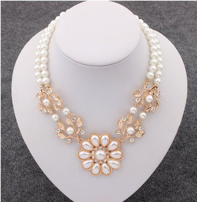 Pearl and Crystal Rhinestones Flower Bib Necklace